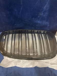 lot 75803 image: BMW GRILL INSERTS SHINY BLACK