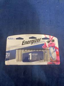 lot 75806 image: ENERGIZER AAA ULTIMATE LITHIUM BATTERIES 12 PACK