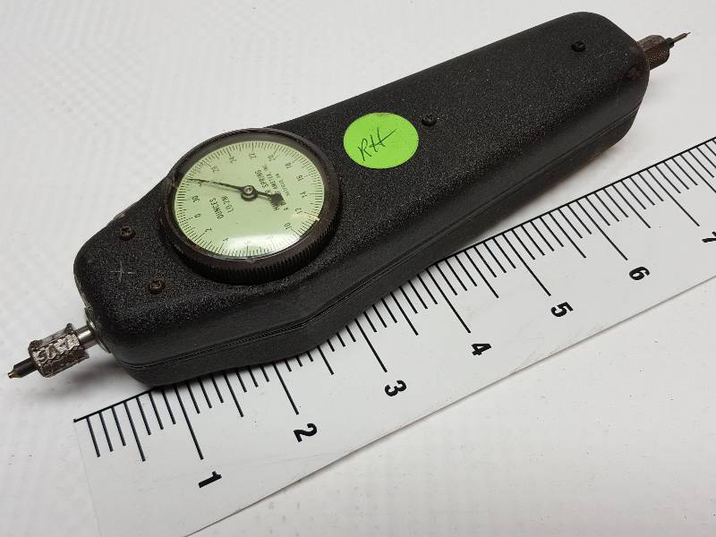 lot 8478 image: It looks like a hand held scale that measures in ounces.