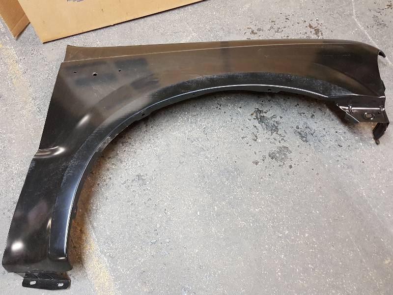 lot 8385 image: New factory Ford F81Z16005AA Front Right New Fender Passenger Side RH Hand Ford 99-2007 F250 to the F550 series Ford trucks