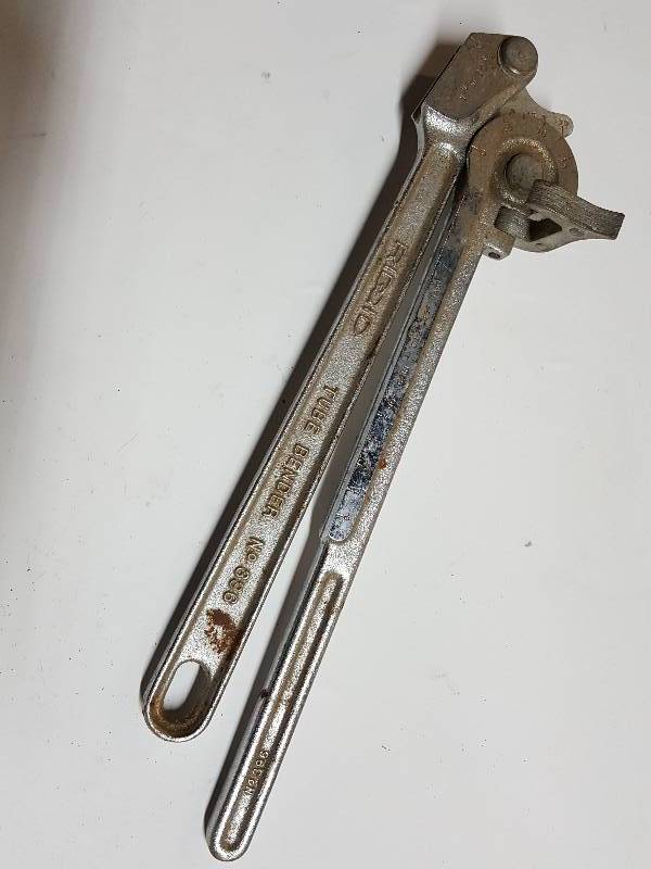 lot 8402 image: RIDGID MODEL No.396 TUBE BENDER MADE IN IRELAND IN VERY GOOD  CONDITION and quality piece