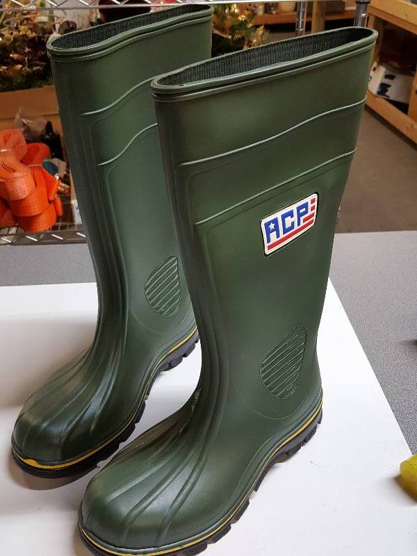 lot 8401 image: Nice deal here on this NEW pair of size 7 Mens or 9 Womens ACP outdoor rubber mud snow (protective toe area) Boots