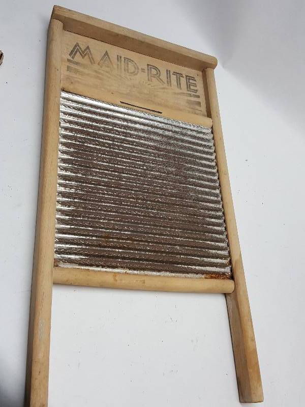 lot 8390 image: Made Rite 24 X 12 washboard, ready for your laundry or decorating