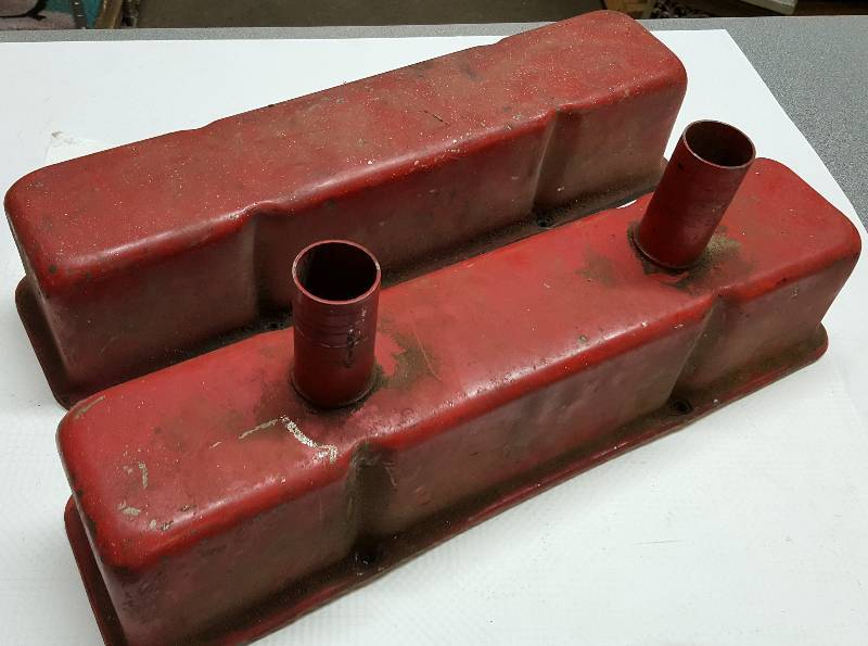 lot 8339 image: Tall light weight steel Oval Track SB Chevy valve covers with baffles under the breather tubes.