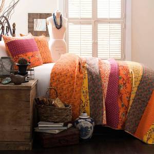 lot 22543 image: Royal Empire 3-Piece Reversible FullQueen Quilt Set