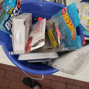 lot 22594 image: Bucket of Miscellaneous Small items