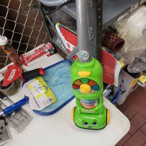 lot 22595 image: Leap Frog Pick up And Count Vaccum