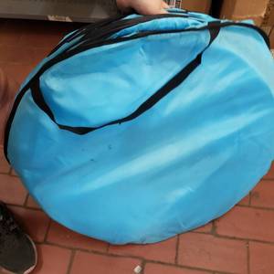 lot 22626 image: Blue Pop Up Tent Tunnel