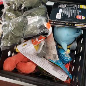 lot 22646 image: Crate of Miscellaneous Small Items