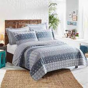lot 22541 image: Lauren Taylor Rania 5 pcs Quilt Set