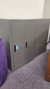 lot 5468 image: Lott of 2 Gray Lateral Two-Drawer Filing Cabinets