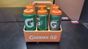 lot 5491 image: Lott of 6 Gatorade Squeeze Bottles, 30 Oz W a Bottle Carrier&nbsp