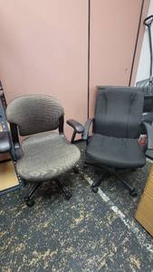 lot 5495 image: (2) Rolling Office Chairs