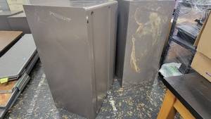 lot 6482 image: Lott of 2 Lateral Two-Drawer Gray Filing Cabinets&nbsp