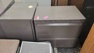 lot 6485 image: Lott of 2 Lateral Two-Drawer Gray Filing Cabinets&nbsp