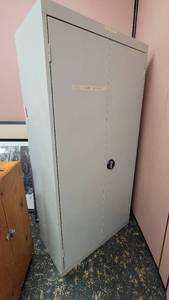 lot 6498 image: Gray Metal Storage Cabinet W Three Shelves