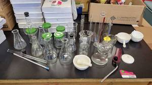 lot 9617 image: Assorted Laboratory Glassware