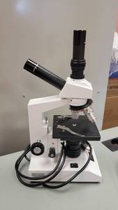 lot 9637 image: Wolfe WF10X-18MM 5-Watt Florescent Microscope&nbsp