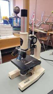 lot 9639 image: Swift Nine-Sixty Series Microscope No. 86H0688