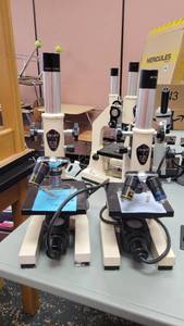 lot 9642 image: Lott of 2 Swift Nine-Sixty Series Microscopes&nbsp