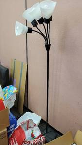 lot 9662 image: 5-Head Floor Standing Lamp