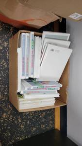 lot 9689 image: Box of School Curriculum Mas Que Vencedores Spanish 2B Textbooks