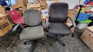 lot 9714 image: (2) Rolling Office Chairs&nbsp