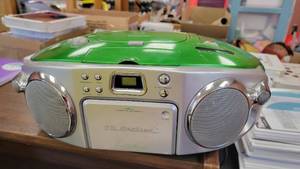 lot 23476 image: Green Emerson CD Cruiser Model PD6528GN