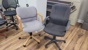 lot 9761 image: 2 Rolling Office Chairs W Adjustable Heights