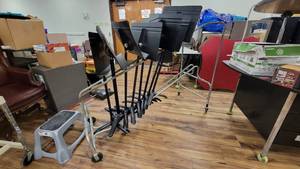 lot 9768 image: 8 Manhasset W a Slanted Metal Cart