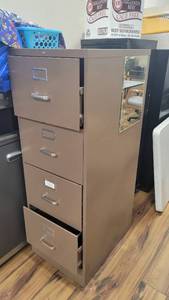lot 9772 image: 2 Filing Cabinets - HON