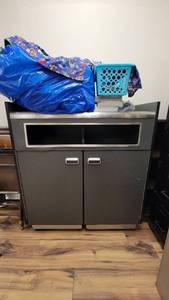 lot 9773 image: Gray Trash Bin