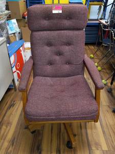 lot 9815 image: Swivel Office Chair&nbsp