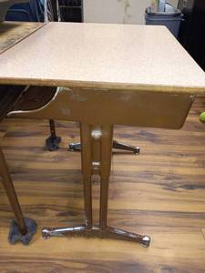 lot 9826 image: Lot of 2 Student Desks&nbsp