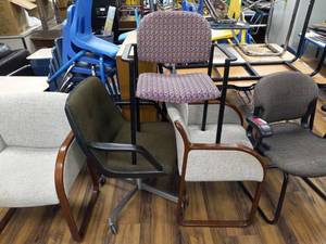 lot 9829 image: Lott of 5 Office Chairs&nbsp