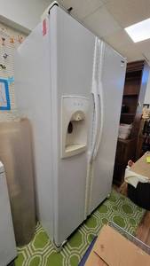 lot 9876 image: Amana Household Freezer  Refrigerator Combo W an Ice Maker and Water Dispenser