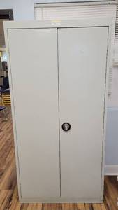 lot 9877 image: Gray Metal Storage Cabinet W 4-Storage Shelves