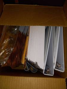 lot 9894 image: Lot of office supplies and merchandise bags