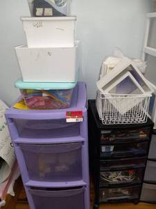 lot 9912 image: Large Lot of Art supplies