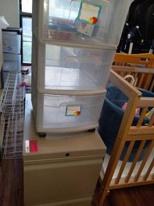 lot 9915 image: File cabinet and plastic cart