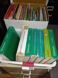 lot 9920 image: Lot of Dictionary and science books
