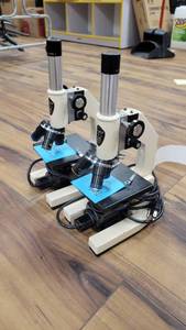 lot 9930 image: Lott of 2 Nine Sixty Series Microscopes
