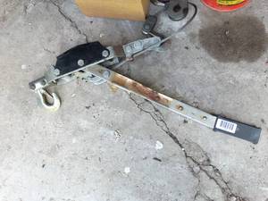 lot 1004 image: Hefty Come-A-Long Hand Winch