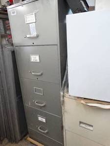 lot 1037 image: 4 Drawer File Cabinet w Contents
