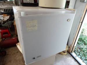 lot 1040 image: Summit Mini-Fridge