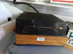 lot 1044 image: Quality Vintage Garrard Record Player