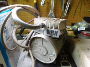 lot 1097 image: Small Air Compressor