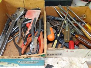 lot 1102 image: Lot of Screwdrivers and Wrenches