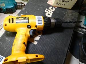 lot 1143 image: Dewalt DW958 38 Cordless Drill