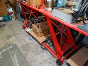 lot 1123 image: Hydraulic Motorcycle Lift